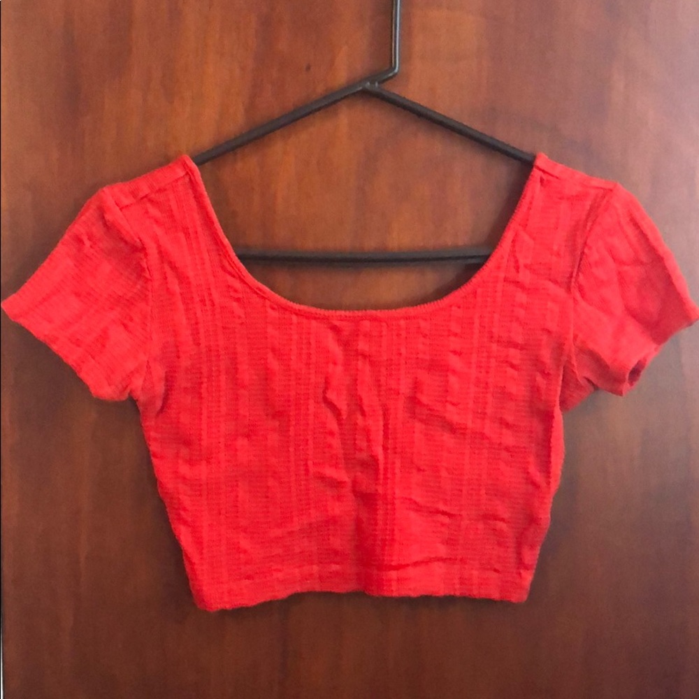 COMFY AND HOT CROP TOP